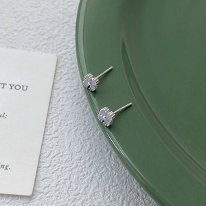 Minimalist S999 sterling silver aurora four-leaf clover stud earrings with light blue stones