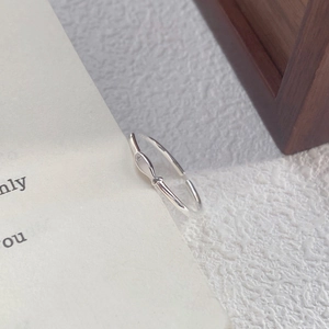 S999 sterling silver open ring with fish-shaped curve and small zircon stone