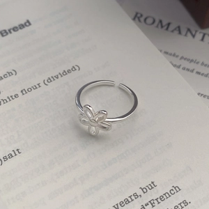 Minimalist S925 sterling silver open ring featuring an intricate hollow flower design