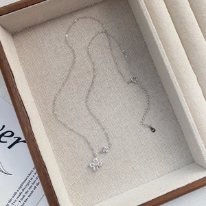 Elegant S925 sterling silver four-leaf clover necklace with sparkling zircon pendant
