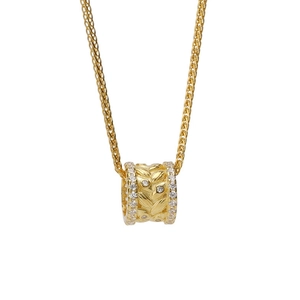 Élégant collier en argent S925 doré avec pendentif barillet texturé feuille et zircons pavés