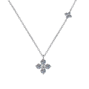 Elegant S999 silver four-leaf clover necklace with sparkling clear gemstone pendant