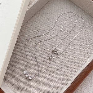 Élégant collier en argent sterling S925 avec trois zircons brillants sur chaîne box