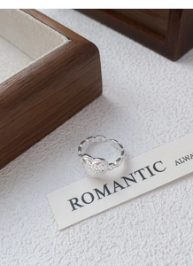 Macro shot of S925 sterling silver heart ring showing the hallmark and chain band texture