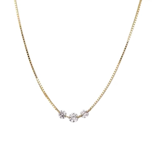 Collier élégant en argent S925 plaqué or avec trois zircons ronds et brillants