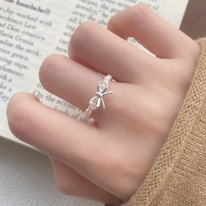 S925 sterling silver bow ring with white pearls on a flexible elastic string band