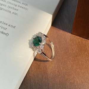 Luxurious S925 sterling silver ring featuring an oval emerald green stone with zircon halo