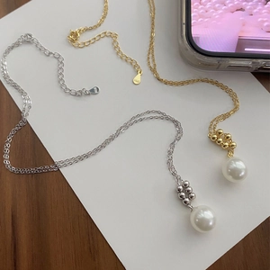 Élégant collier de perles en argent sterling S925 doré et argenté sur carte blanche