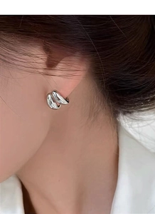 Close-up of S925 sterling silver drop-shaped U-shaped earrings on model's ear