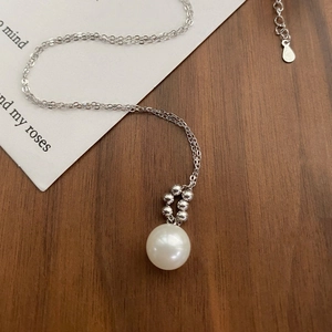 Élégant collier en argent sterling S925 avec pendentif en perle de nacre blanche ronde