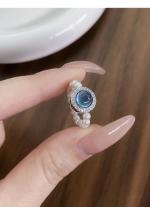 Detailed macro shot of the S925 silver pearl ring with a blue gemstone centerpiece