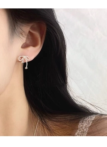 Detail of S925 sterling silver bow stud earrings featuring a twisted rope texture design