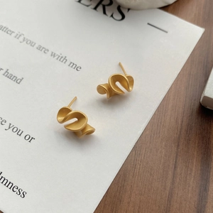 Minimalist S925 silver stud earrings with matte gold twisted ruffle design for women