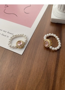 Close-up of S925 silver elastic pearl rings with pink gemstone and crystal halo