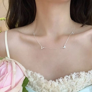 Minimalist S925 silver necklace with three small heart pendants for elegant women style