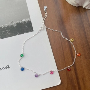 Bracelet de cheville en argent S925 orné de zircons colorés en forme de goutte