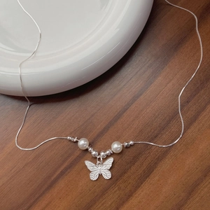 Elegant S925 sterling silver butterfly necklace with white pearls and fine box chain