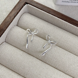 Orecchini a Bottone con Fiocco in Argento Sterling 925 per Donna Orecchini Minimalisti con Nodo a Fiocco in Nastro Lucido Gioielleria