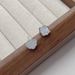 Minimalist S925 sterling silver shell stud earrings with iridescent mother of pearl inlay
