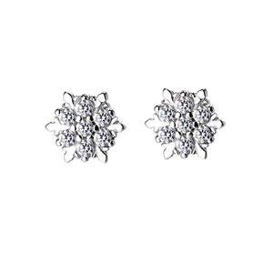Sparkling S925 sterling silver snowflake stud earrings with inlaid zircon diamonds