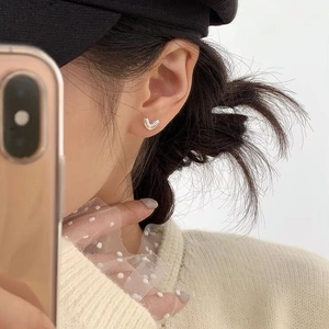 Minimalist S925 sterling silver V-shape stud earrings on a model with a beret