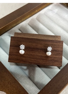 Detailed view of S925 silver earring featuring a square zircon and drop-shaped pearl