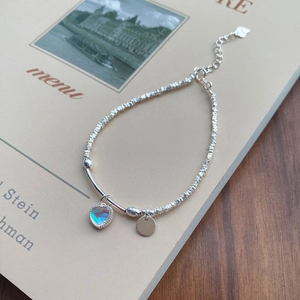 S925 Sterling Silber Armband mit Herz-Mondstein und rundem Anhänger im Nugget-Stil