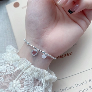 Elegantes S925 Sterling Silber Herz Mondstein Armband mit rundem Anhänger für Damen