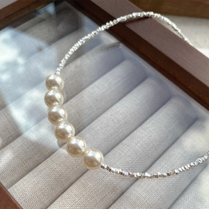 Elegant S925 sterling silver necklace with six lustrous pearls on a silver fragment chain