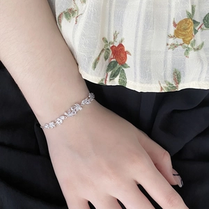 Elegantes S925 Sterling Silber Wisteria Blumenblatt Armband mit Marquise-Edelsteinen