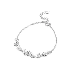 Elegantes S925 Sterling Silber Glyzinien-Armband mit Kristalldetails und Herzanhänger-Dekor