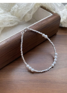 Detailed view of S925 silver irregular beads and white pearls on a minimalist bracelet