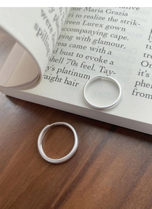 Vue détaillée des bagues en argent sterling S925 mat avec poinçon S925 réglable