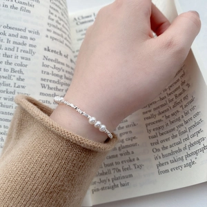 Elegant S925 sterling silver pearl bracelet with delicate silver beads and white pearls