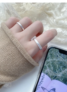 Détails des bagues de couple en argent sterling S999 mat portées à la main pour le style de vie