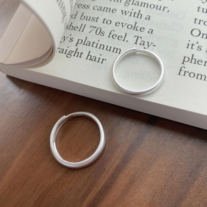 Bagues de couple minimalistes en argent sterling S925 avec finition mate sur bois