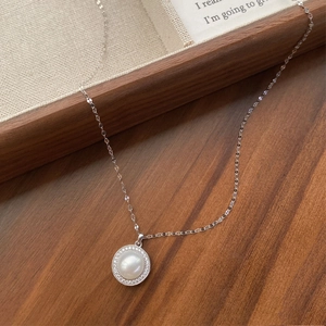 Collier en Argent Sterling 925 avec Perle d'Eau Douce pour Femme Pendentif Rond en Zirconia Élégant Chaîne de Clavicule Bijoux Cadeau