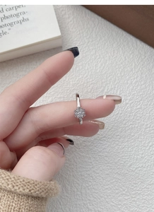 Close-up of S925 sterling silver snowflake ring with sparkling zircon stones