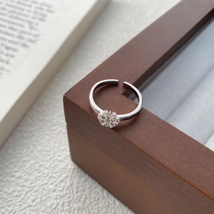 Adjustable S925 sterling silver snowflake ring for women with delicate zircon accents
