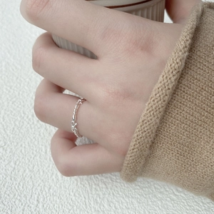 Elegant S925 sterling silver bow ring for women featuring minimalist adjustable design