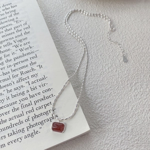 Minimalist S925 sterling silver necklace with a rectangular strawberry quartz gemstone