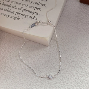 Bracelet minimaliste en argent S925 avec solitaire rond en zircon et chaîne réglable