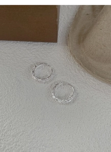 Detailed close-up of S925 sterling silver hoop earrings with a hammered texture finish