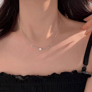 S925 Sterling Silver Freshwater Pearl Necklace For Women Minimalist French Chic Curved Bar Pendant Adjustable Jewelry