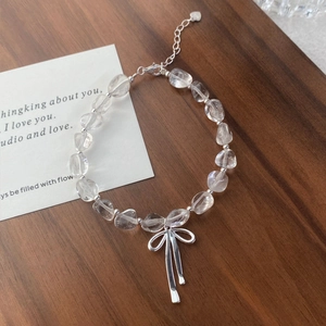 S925 Silber-Schleifenarmband mit Bergkristall-Steinperlen und Herzanhänger für Damen