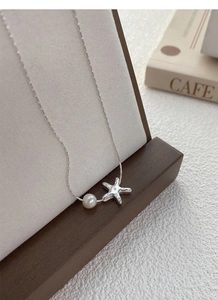 Détail du collier étoile de mer en argent sterling S925 avec perle d'eau douce blanche