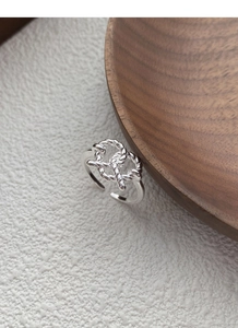 Close-up of S925 sterling silver twisted knot ring with polished heart shape detail