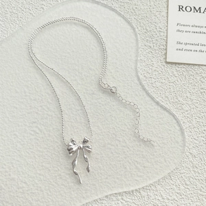 Élégant collier nœud papillon en argent sterling S925 avec une chaîne à billes fine