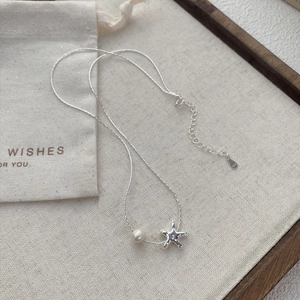 Collier en argent sterling S925 avec étoile de mer et perle sur tissu texturé