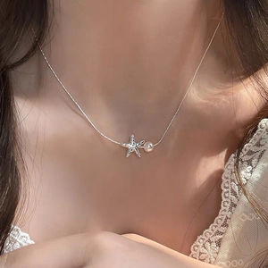 Collier étoile de mer en argent S925 avec perle d'eau douce sur une chaîne élégante